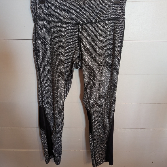 Nike Black and White Patterned Leggings - Picture 1 of 5